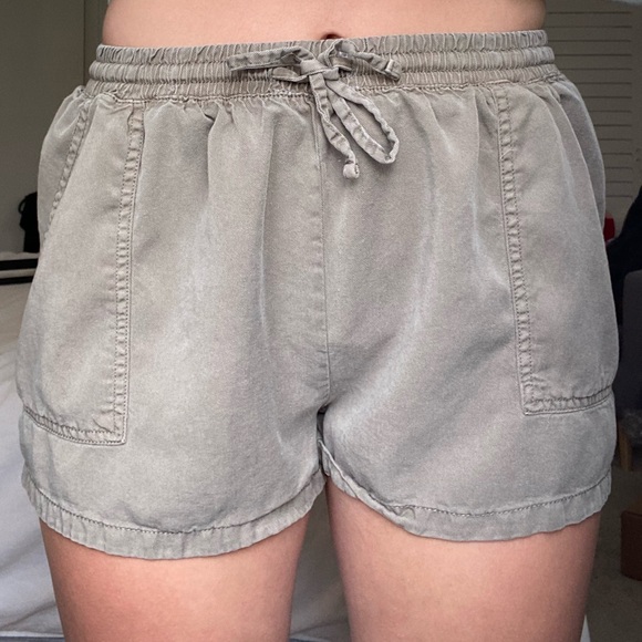 Shorts - Picture 2 of 3